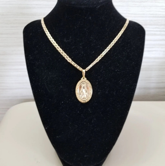 Virgin Mary medallion necklace. 18k GF chain,New - Picture 2 of 5